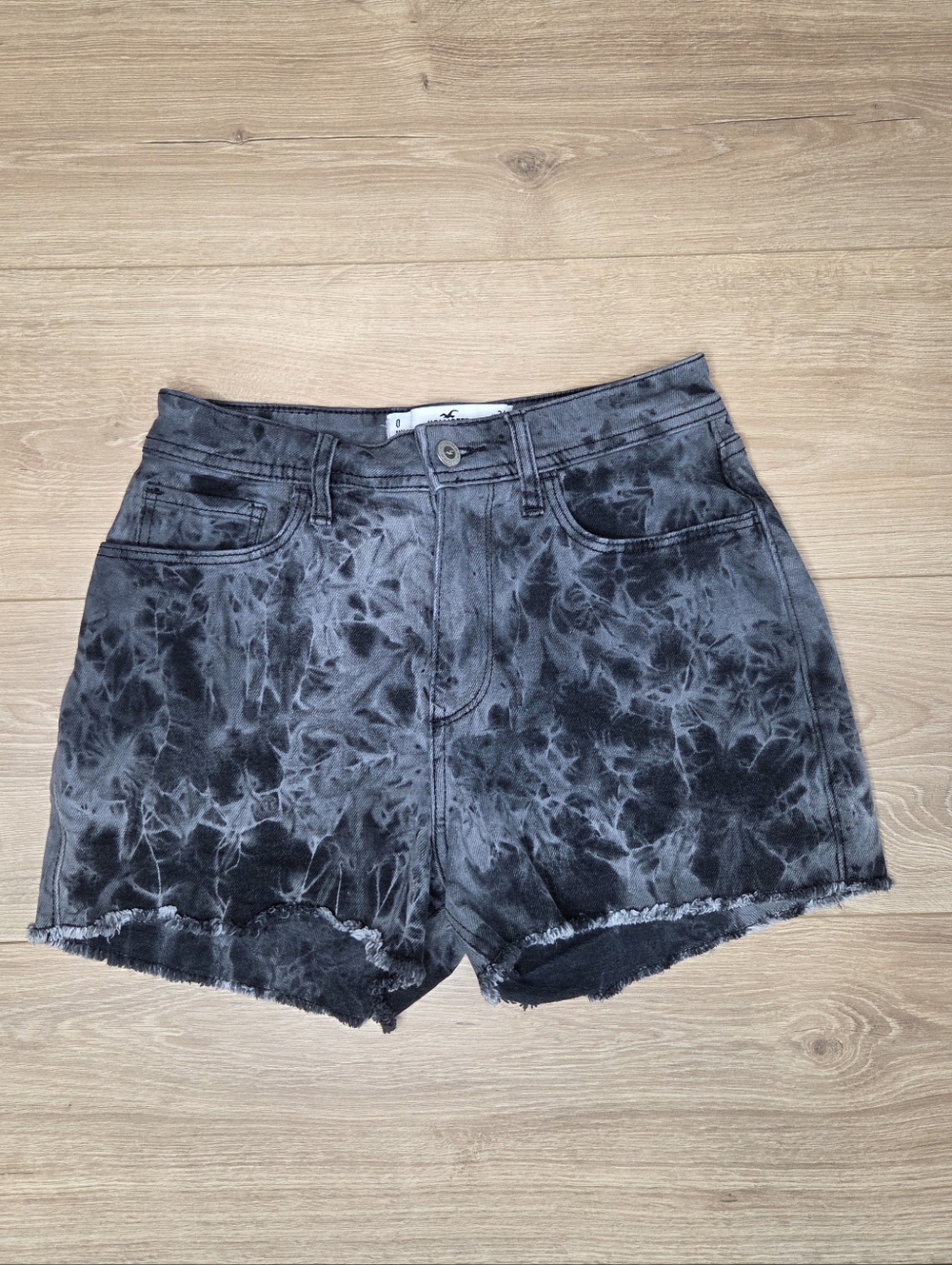 Hollister Curvy High Rise Mom Shorts Acid Wash Black Gray Cutoff Denim 24 Grunge